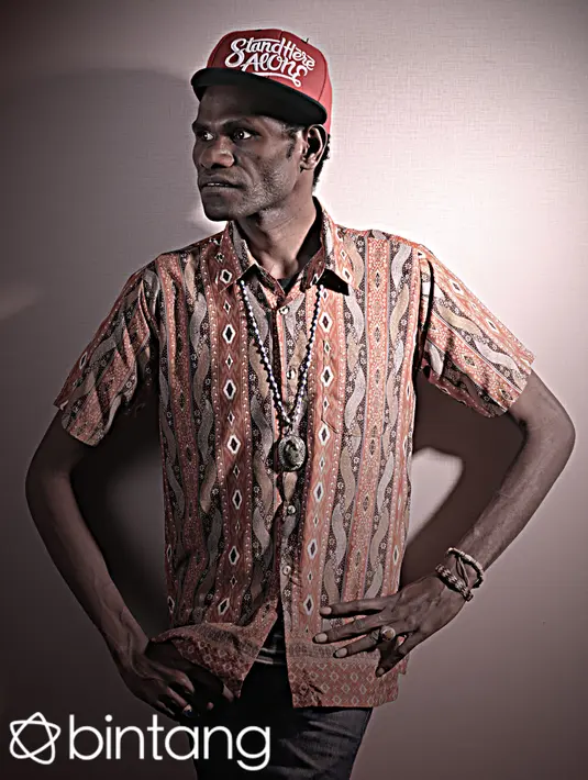 Celo 'Epen Cupen' yang berhasil membanggakan tanah Papua dengan bakatnya di bidang akting menjadi bukti perbedaan ras sudah tak lagi menjadi halangan berarti dalam berkarya di industri hiburan tanah air. (Andy Masela/Bintang.com)