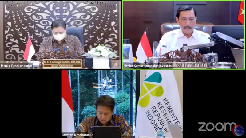 3 Menteri yakni Menko Kemaritiman dan Investasi Luhut Binsar Pandjaitan, Menko Perekonomian Airlangga Hartarto dan Menkes Budi Gunadi Sadikin melakukan Konferensi Pers Perkembangan PPKM pada Senin (20/9/2021).