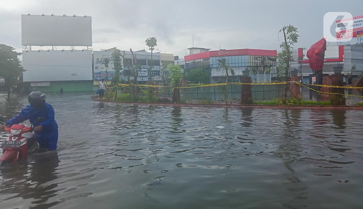 FOTO Hujan Semalaman, Semarang Dikepung Banjir  Regional Liputan6.com