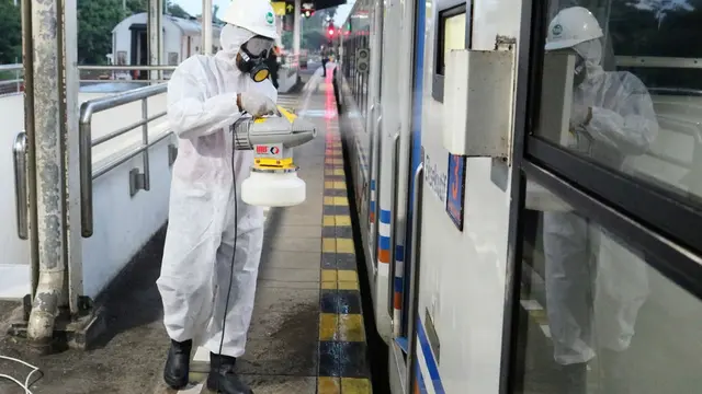 Daops 3 Semprot Disinfektan ke Tujuh Stasiun Cegah Penyebaran Covid-19
