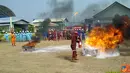 Citizen6, Tambun: Pekerja PT Pertamina EP Region Jawa Field Tambun, selalu mengadakan antisipasi bahaya kerja dengan melakukan latihan pemadaman kebakaran di Stasiun Pengumpul (SP) Tambun. (Pengirim: Daud Yuliawan)