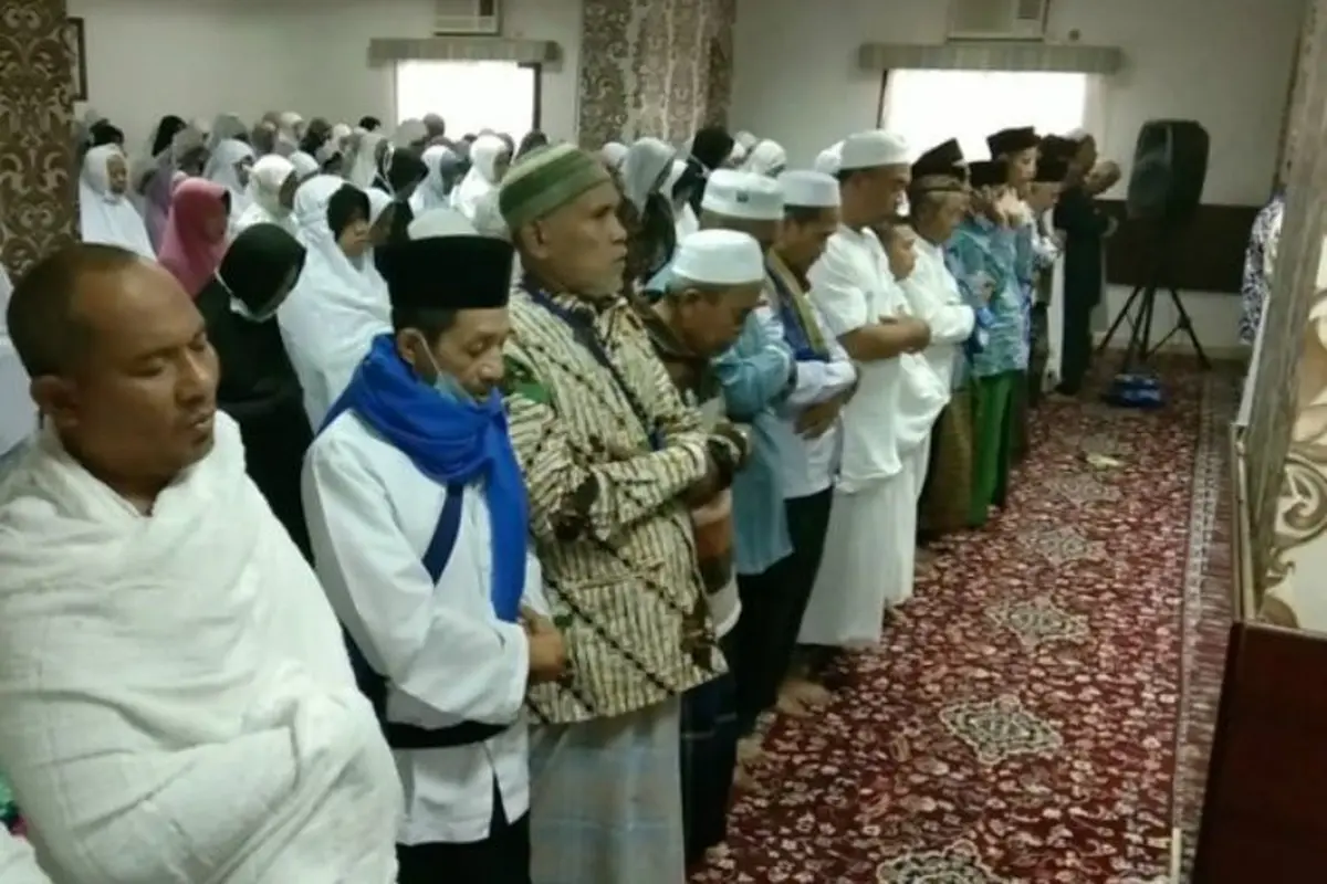 Jemaah Calon Haji Indonesia Lakukan Salat Gaib