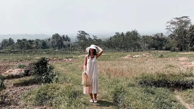 Potret Liburan Nia Ramadhani di Borobudur, Naik Limousine hingga Main Golf