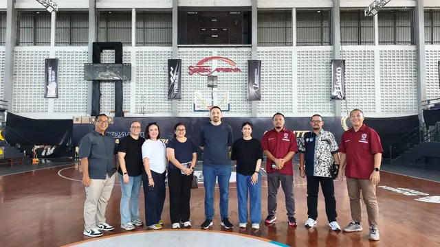 Perwakilan delegasi Federasi Bola Basket Internasional (FIBA) Asia saat meninjau sejumlah venue di Kota Solo yang ditunjuk menjadi tuan rumah dua kejuaraan internasional pada 2027-2028 mendatang