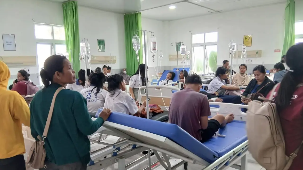 Ratusan pelajar SMK di Dairi Sumut keracunan. (Liputan6.com/Reza Efendi)