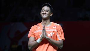 Pebulu tangkis tunggal putra Indonesia, Alwi Farhan, usai bertanding melawan Lakhsya Sen (India) pada babak 32 besar Indonesia Open 2026 di Istora Senayan, Jakarta, Selasa (2/6/2026). (Bola.com/M Iqbal Ichsan)