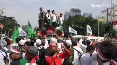 Jumat (5/5/2017), Massa aksi 5 Mei mulai keluar berbondong-bondong menuju gedung Mahkamah Agung, Jakarta Pusat