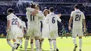 Ekspresi para pemain  Real Madrid merayakan gol Gareth Bale pada lanjutan La Liga Spanyol 2016-2017 di Santiago Bernabeu stadium, Madrid, (6/11/2016). (EPA/Mariscal)