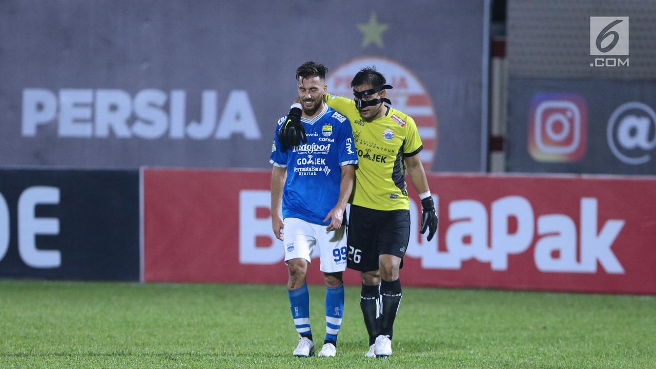 Momen Persahabatan di Laga Persija vs Persib
