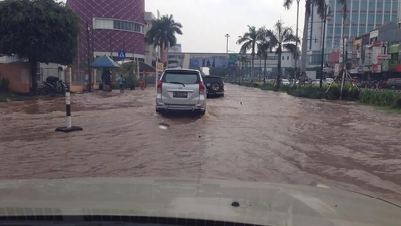 Kelapa Gading Masih Tergenang Banjir 30 Cm, 2 Pompa Diturunkan
