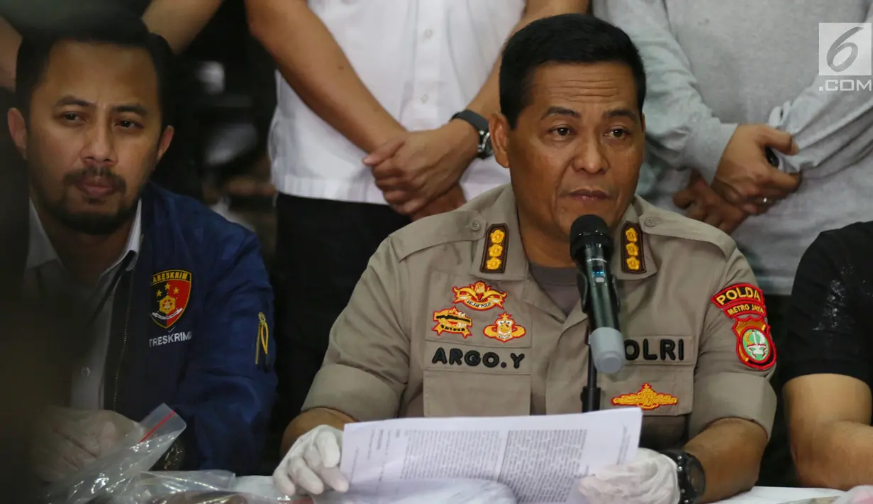Kabid Humas Polda Metro Jaya Kombes Pol Argo Yuwono memberi keterangan saat rilis kasus kerusuhan Aksi 22 Mei di Polda Metro Jaya, Jakarta (22/5/2019). Polda Metro Jaya mengamankan 257 orang terkait kerusuhan pada Aksi 22 Mei. (Liputan6.com/JohanTallo)