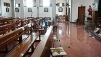 Kerusakan yang ditimbulakan usai penyerangan Gereja Santa Lidwina Bedog, Trihanggo, Sleman, Yogyakarta, Minggu (11/2). Menurut kesaksian jemaah, pelaku datang seorang diri dan langsung berbuat onar. (Liputan6.com/Arya Manggala)