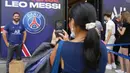 Kehadiran Lionel Messi diprediksi akan terus meningkatkan pemasukan PSG seperti yang telah dirasakan Barcelona selama ini. (Foto: AP/Francois Mori)