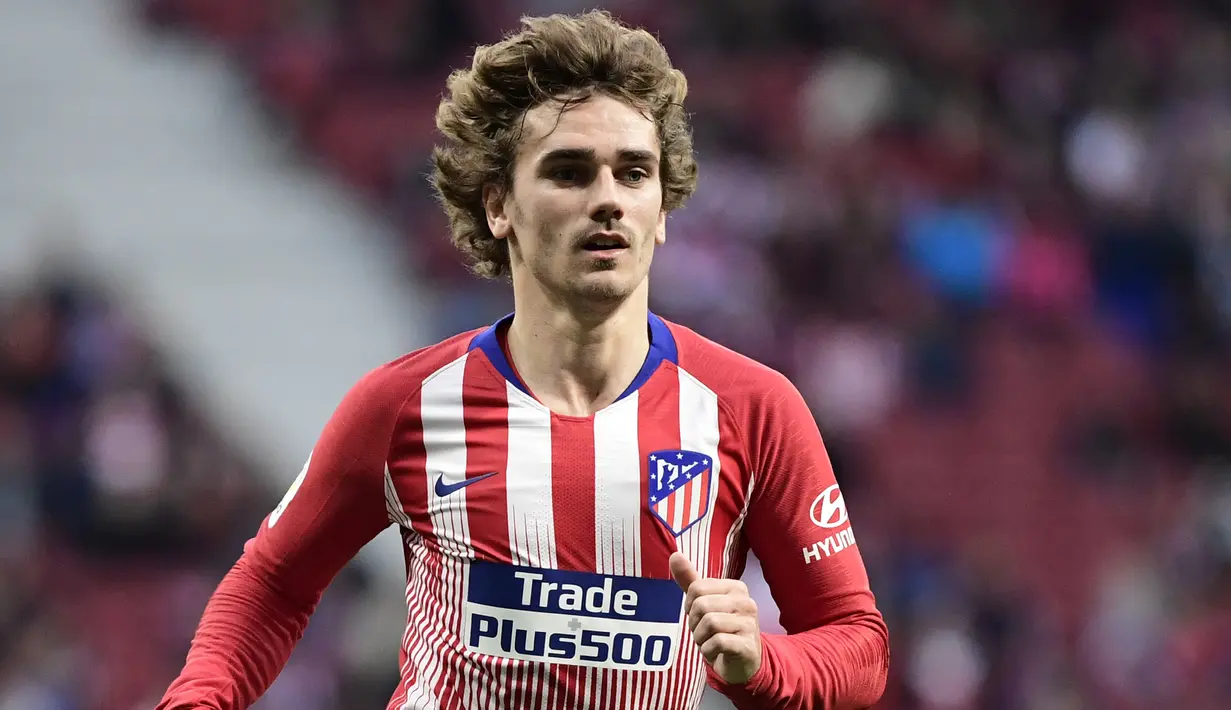 3. Antoine Griezmann (Atletico Madrid) - Rencana kepindahannya ke Barcelona membuat striker nomor punggung tujuh ini memilih mangkir saat latihan pramusim. (Photo by JAVIER SORIANO / AFP)