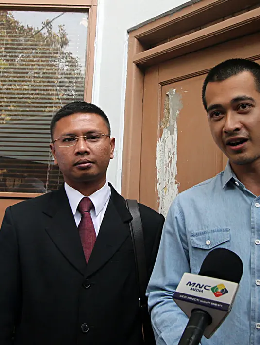 Eza Gionino. Pesinetron ini ditangkap pada 1 Agustus 2015 di kediamannya di Perumahan Cibubur Country, Cikeas, Bogor. PN Jakarta Selatan memvonis Eza dengan menjalani 4 bulan masa rehabilitasi. (Deki Prayoga/Bintang.com)