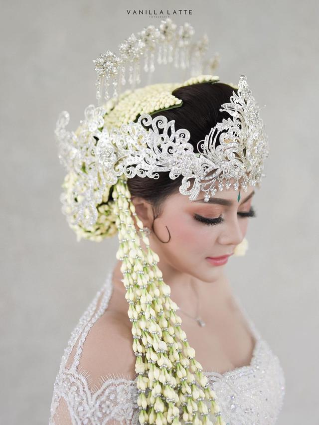 7 Potret Pernikahan Jenita Janet dengan Pengusaha Danu Sofwan