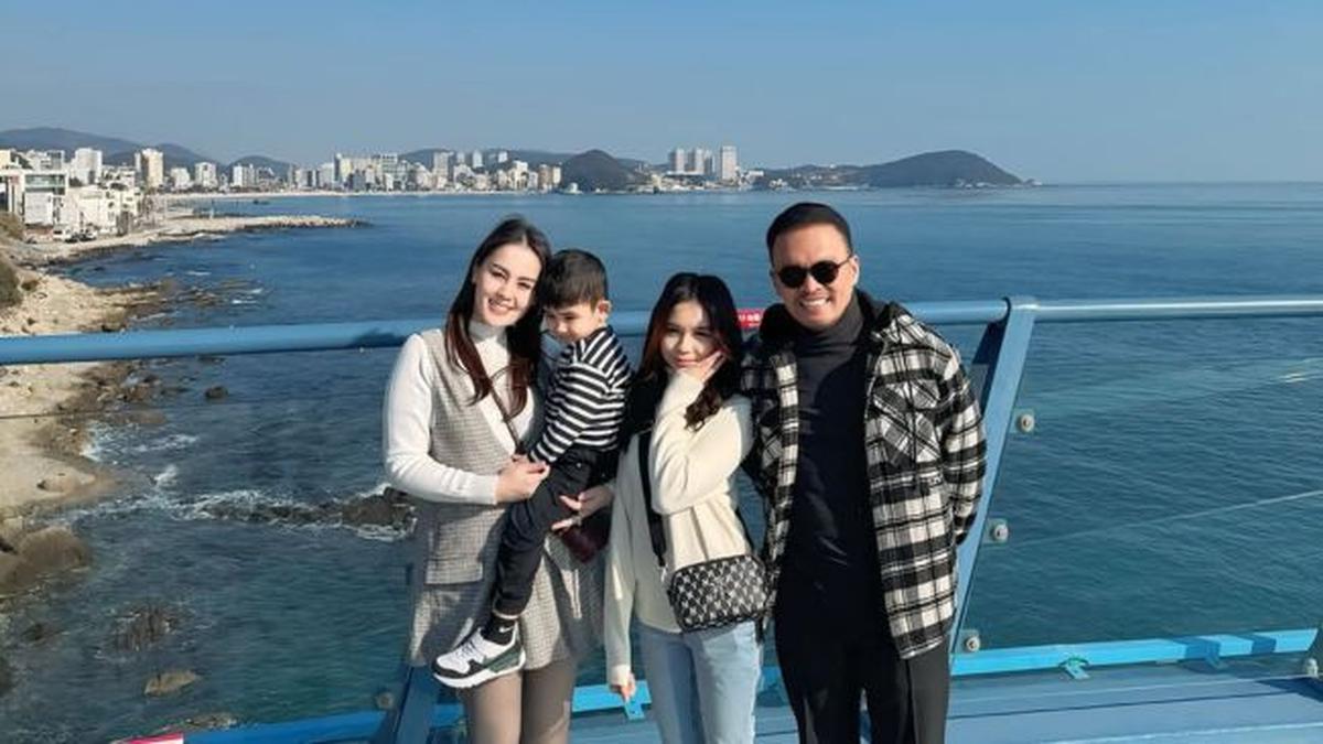 Penuh Bahagia, 4 Potret Jennifer Dunn dan Faisal Haris Nikmati Liburan ke Korea Bareng Dua Anaknya