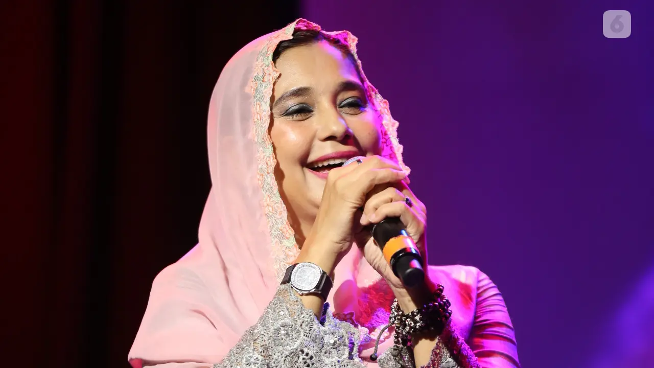 [Bintang] Ayu Azhari