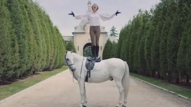 4 Fakta Rumah Super Megah di Video `Blank Space` Taylor Swift