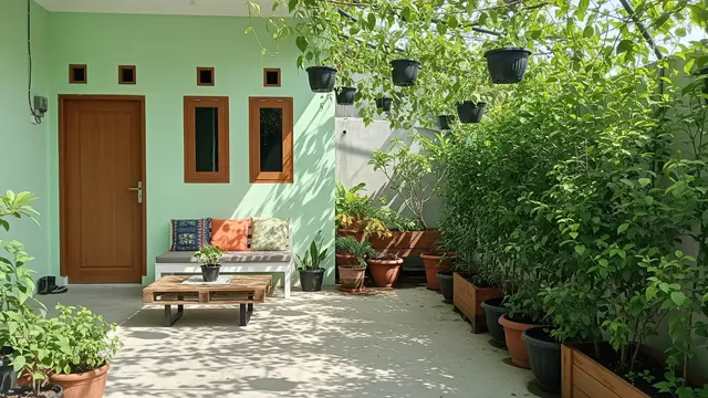 Teras dengan Tanaman Daun Kecil Rimbun, Sejuk di Musim Hujan dan Teduh saat Kemarau Model Teras Multizona dengan Tanaman Terpadu.