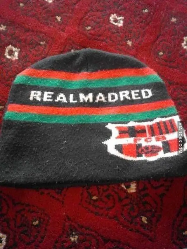 6 Tulisan di Topi Ini Absurd Banget, Nyelenehnya Bikin Senyum