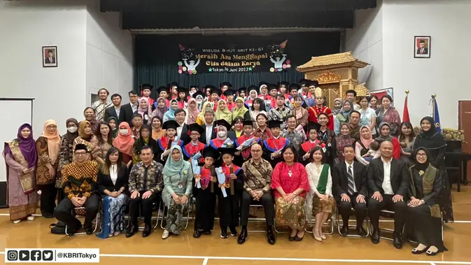 <p>Foto Upacara Wisuda Sekolah Republik Indonesia Tokyo (SRIT) pada Juni 2023. Dok: KBRI Tokyo</p>