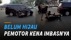 Nasib apes dialami oleh dua orang pemotor berboncengan ini karena tidak mentaati aturan rambu lalu lintas.