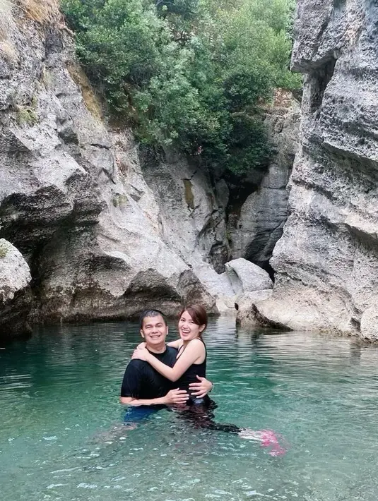 Handika Pratama dan Rosiana Dewi (Instagram/rsn.dw)