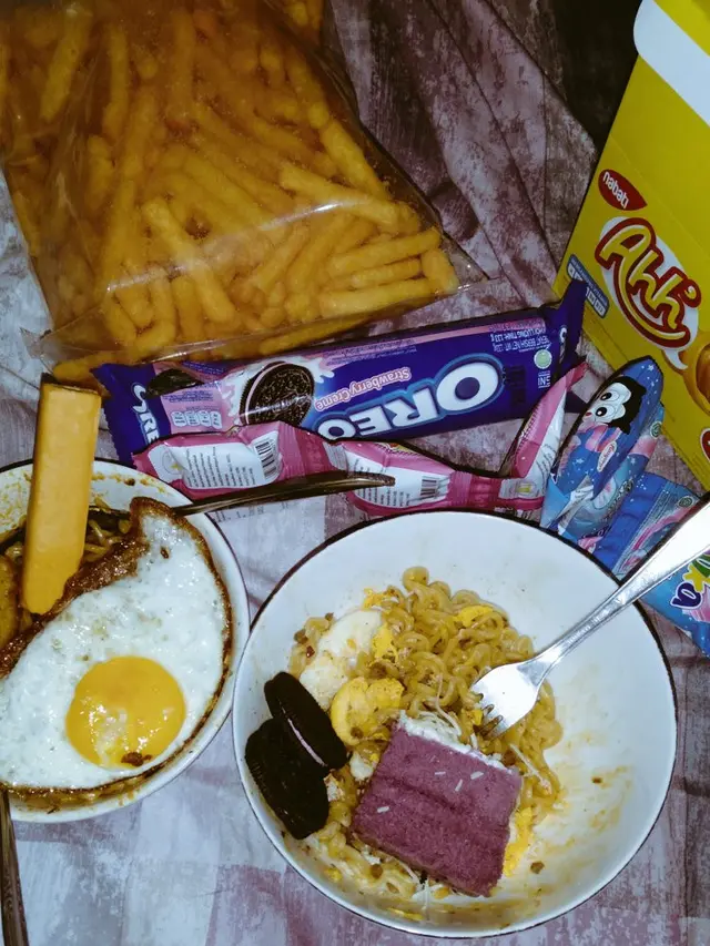 7 Cara Absurd Makan Mi Ala Netizen Ini Bikin Tepuk Jidat