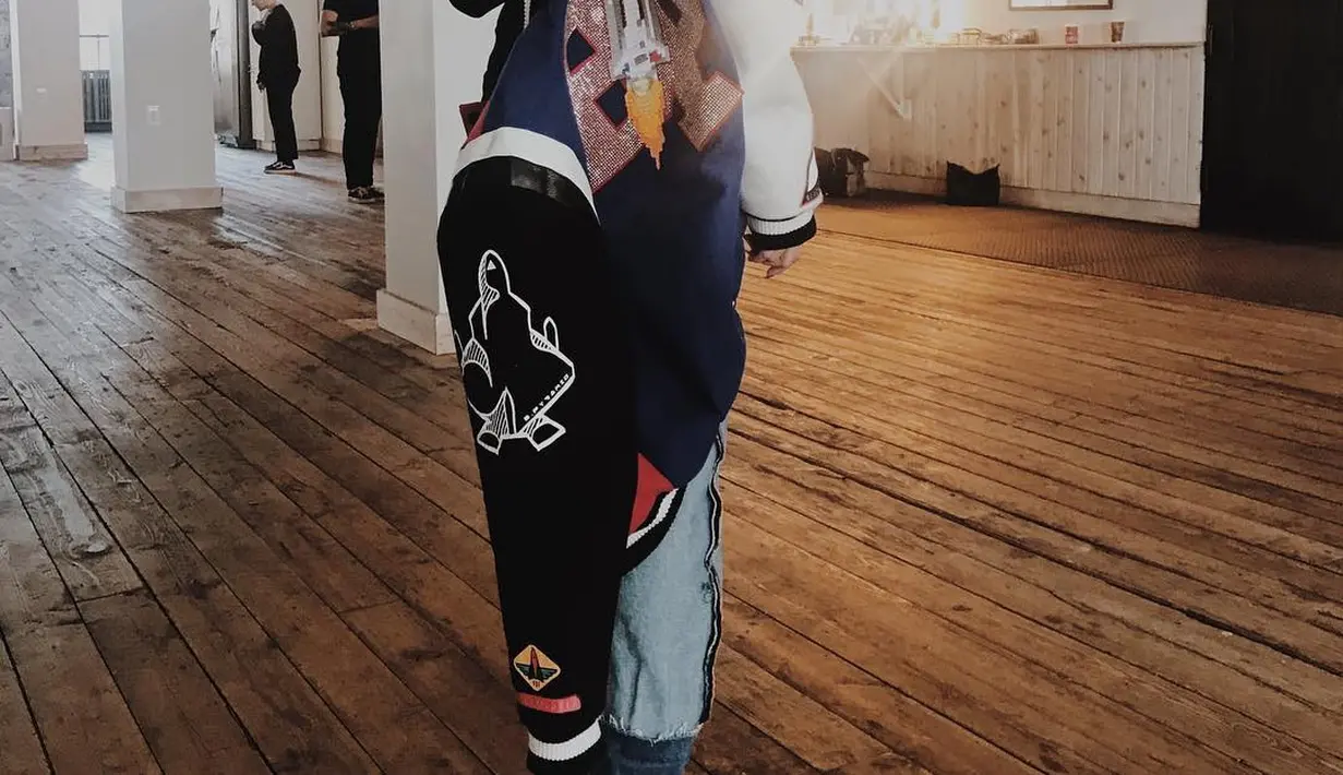 Tentu saja keputusan Agnez Mo untuk mengganti gaya model rambut ini mendapatkan berbagai komentar dari warganet. Menurut warganet, penampilan Agnez terlihat semakin ganas. (Foto: instagram.com/agnezmo)