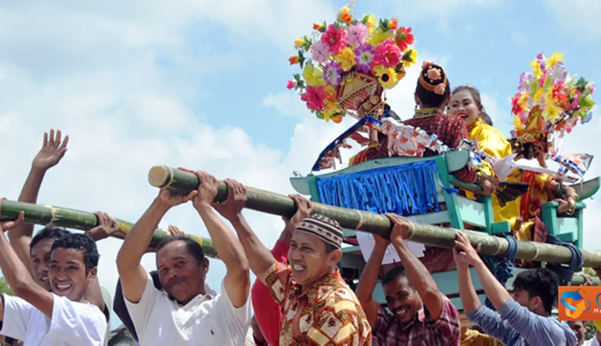 Citizen6, Sulawesi Tenggara: Dalam Launching Sail Wakatobi-Belitong 2011 turut digelar berbagai atraksi daerah. Tujuan dari Sail Wakatobi - Belitong 2011 adalah menggalang keterpaduan dalam pemanfaatan potensi daerah. (Pengirim: Efrimal Bahri)
