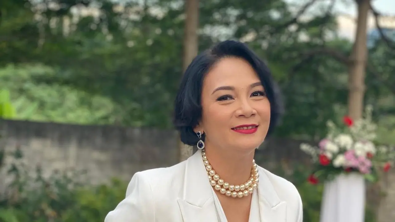 Genap Berusia 50 Tahun, Ini 6 Potret Terbaru Dian Nitami yang Tetap Awet Muda