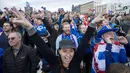 Suporter Islandia bersorak saat nonton bareng timnya menang 2-1 atas Inggris pada laga 16 besar Piala Eropa 2016 di Reykjavik, Islandia, Selasa (28/6/2016) dini hari WIB. (EPA/Eythor Arnason)