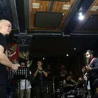 Ahmad Dhani dan TRIAD latihan (Bambamg E Ros/Fimela.com)