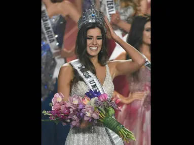 Miss Kolombia Paulina Vega terpilih sebagai Miss Universe 2014, Minggu (25/1/2015). (AFP PHOTO/Timothy A. CLARY)