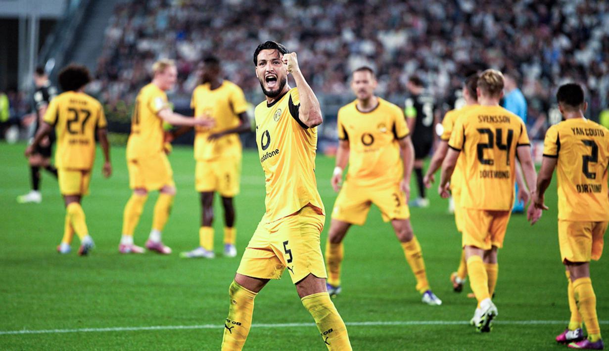 Pemain Borussia Dortmund, Ramy Bensebain, melakukan selebrasi setelah mencetak gol ke gawang Juventus dalam matchday pertama League Phase Liga Champions 2025/2026 di Allianz Stadium, Rabu (17/9/2025) dini hari WIB. (Marco Alpozzi/LaPresse via AP)