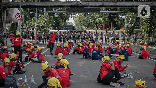 Buruh dan Mahasiswa Gelar Aksi Unjuk Rasa