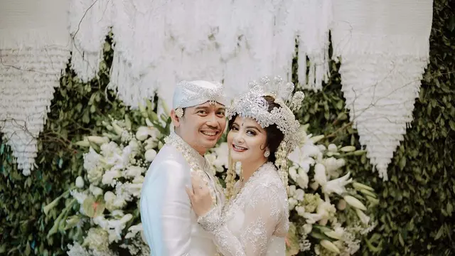 Pernikahan Tiwi Eks T2