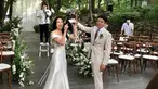 Pernikahan Jang Hansol dan Jeanette Ong digelar outdoor dengan tema rustic kekinian. Area pernikahan diperindah dengan banyak bunga. Digelar di lokasi yang asri dengan dikelilingi pepohonan rindang, pasangan YouTuber ini tampak begitu bahagia dengan senyum yang menawan. (Liputan6.com/IG/@jinxuanc)
