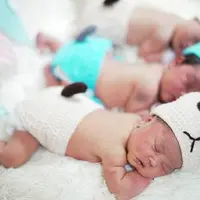 Bayi-bayi yang baru lahir menggunakan kostum lucu. (Sumber Foto: Dailymail)