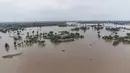 Area pencarian diperluas hingga ke wilayah pedesaan yang mengalami dampak parah dari banjir kiriman ini. (AP Photo/Jahan Zeb)