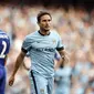 Gelandang Manchester City, Frank Lampard (kanan), meninggalkan mantan rekan setimnya Branislav Ivanovic, usia menjebol gawang Chelsea di laga lanjutan Liga Primer Inggris di Stadion Etihad, (21/9/2014). (REUTERS/Andrew Yates)