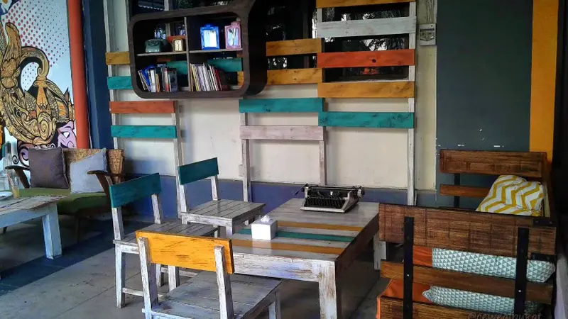 Heerlijk Library Cafe, Kafe Unik Pecinta Buku