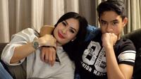 Kebersamaan Iis Dahlia bersama putra bungsunya. (Sumber: Instagram/@isdadahlia)