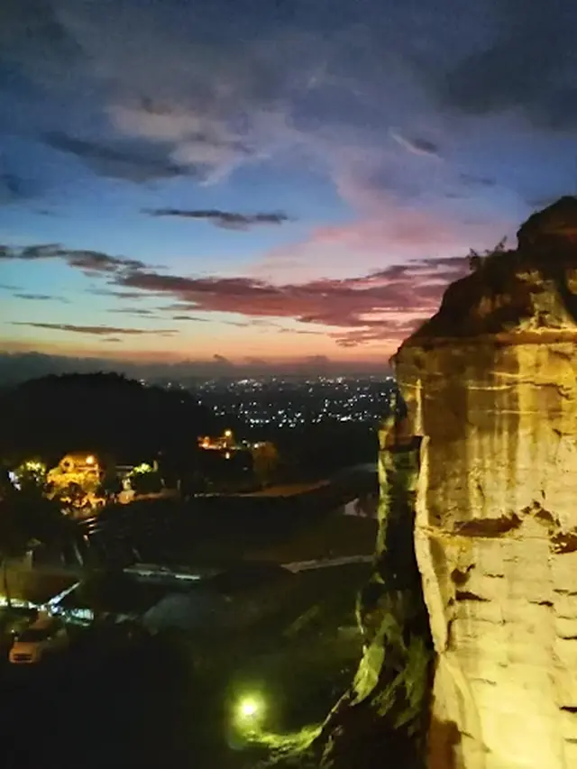 Sunset di Tebing Breksi