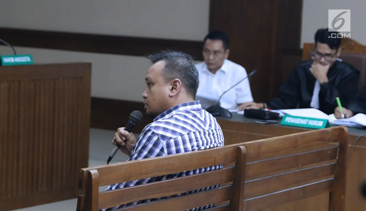 Irvanto Hendra Pambudi menjawab pertanyaan saat menjadi saksi sidang lanjutan dugaan suap proyek Bakamla dengan terdakwa Fayakhun Andriadi di Pengadilan Tipikor, Jakarta, Rabu (19/9). Sidang mendengar keterangan saksi. (Liputan6.com/Helmi Fithriansyah)