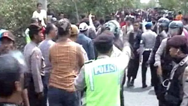 Preman dan Warga Berebut TPA di Surabaya