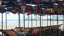 <p>Suasana Pantai Pattaya di Provinsi Chonburi, Thailand (15/9/2020). Dengan ditutupnya zona udara dan perbatasan, perekonomian Thailand menderita sejak Maret akibat kurangnya arus kas dari industri pariwisata. (Xinhua/Rachen Sageamsak)</p>