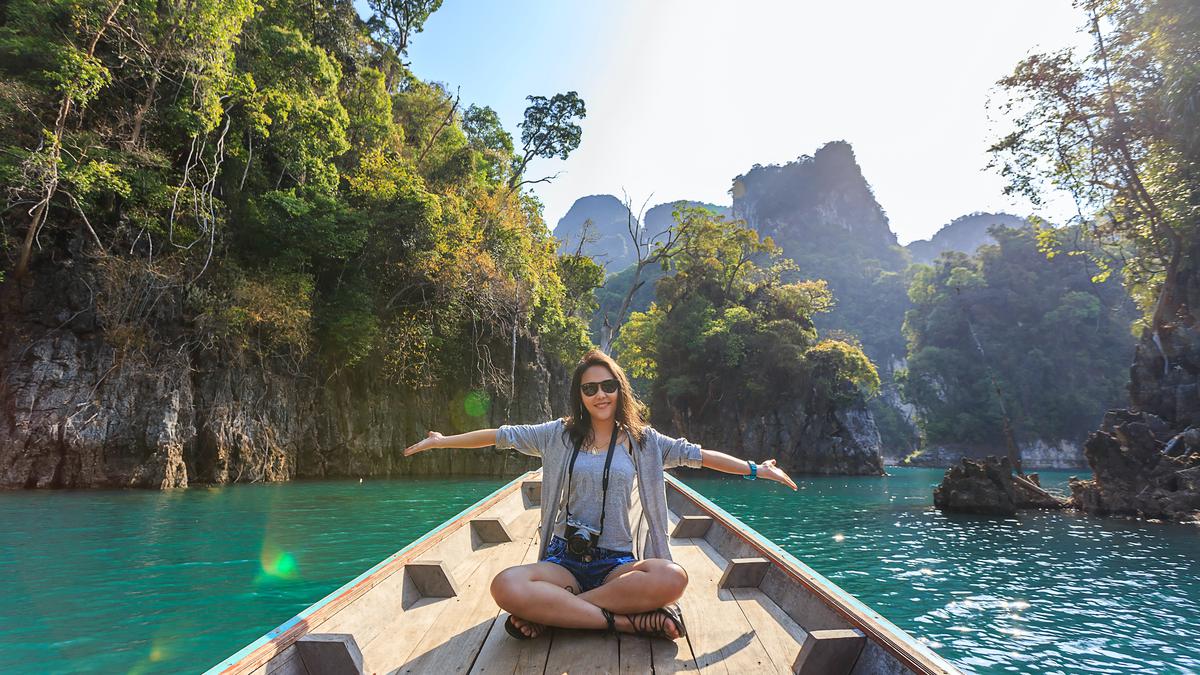 35 Kata-kata Caption Singkat Tentang liburan dan Traveling, Bikin Postingan  Media Sosial Kamu Makin Kece - Ragam Bola.com