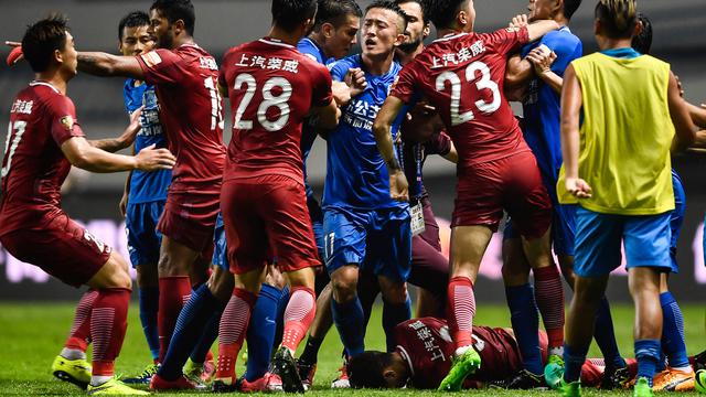 Mantan Gelandang Chelsea Dikeroyok di Liga Tiongkok